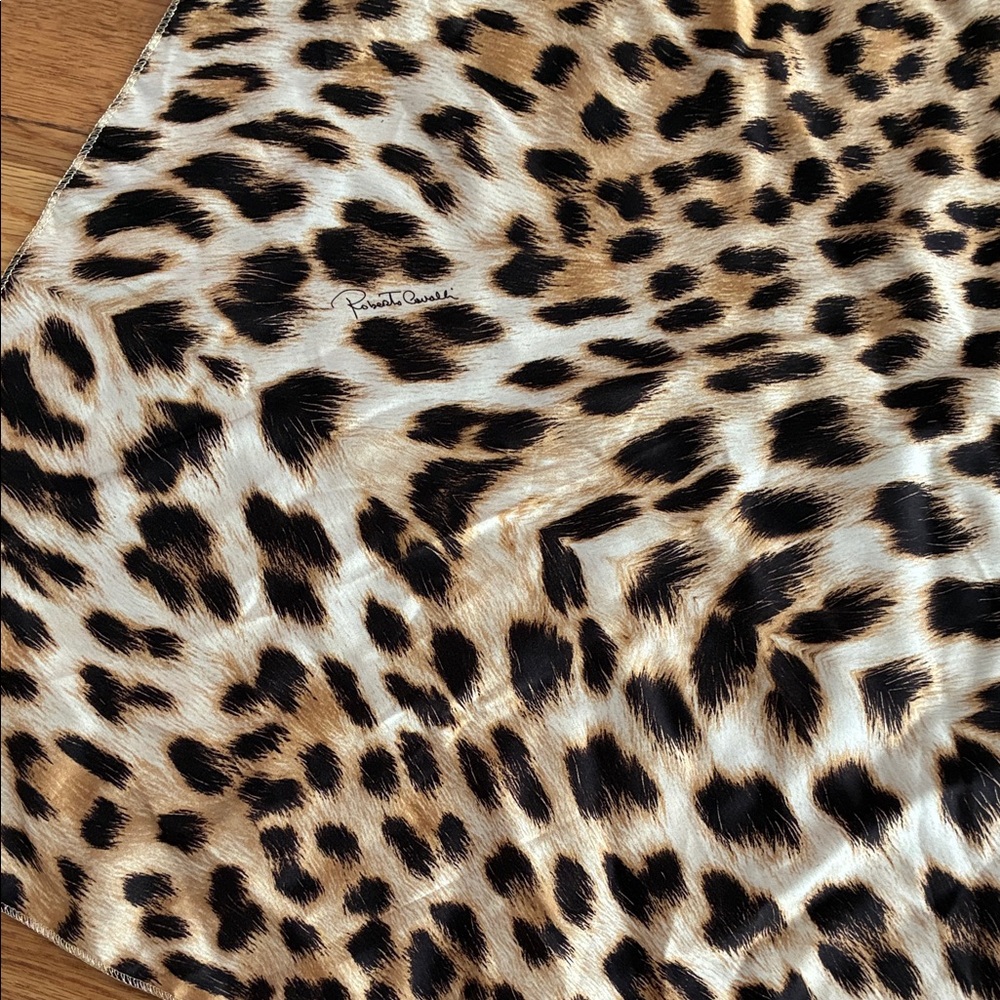 Authentic Roberto Cavalli Silk Leopard Print Square Scarf Signature - Picture 3 of 7